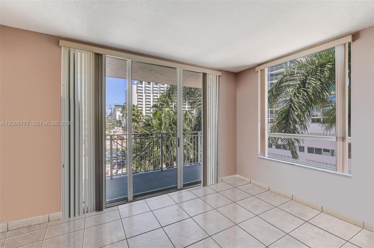 2642 Collins Ave, Unit 306, Miami Beach, FL 33140 Photo