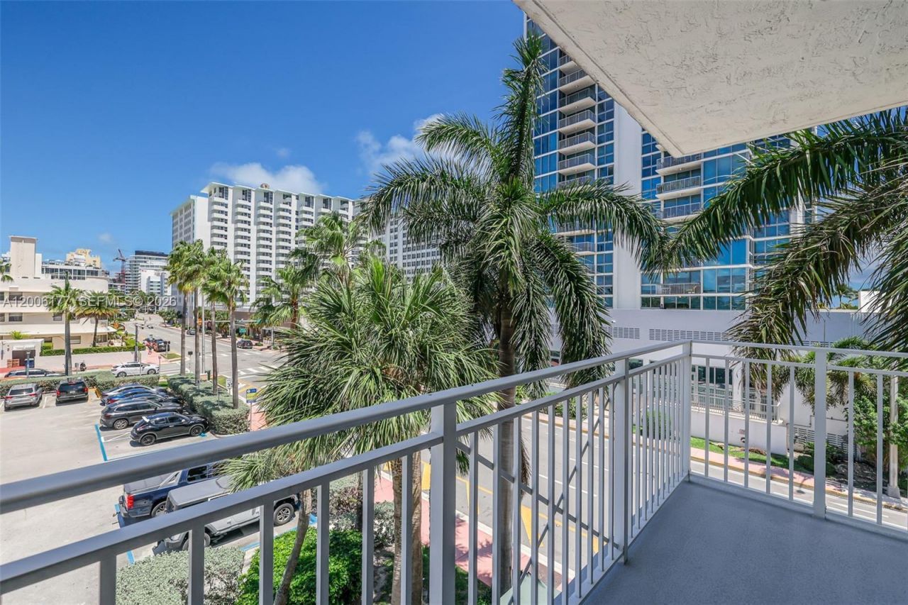 2642 Collins Ave, Unit 306, Miami Beach, FL 33140 Photo