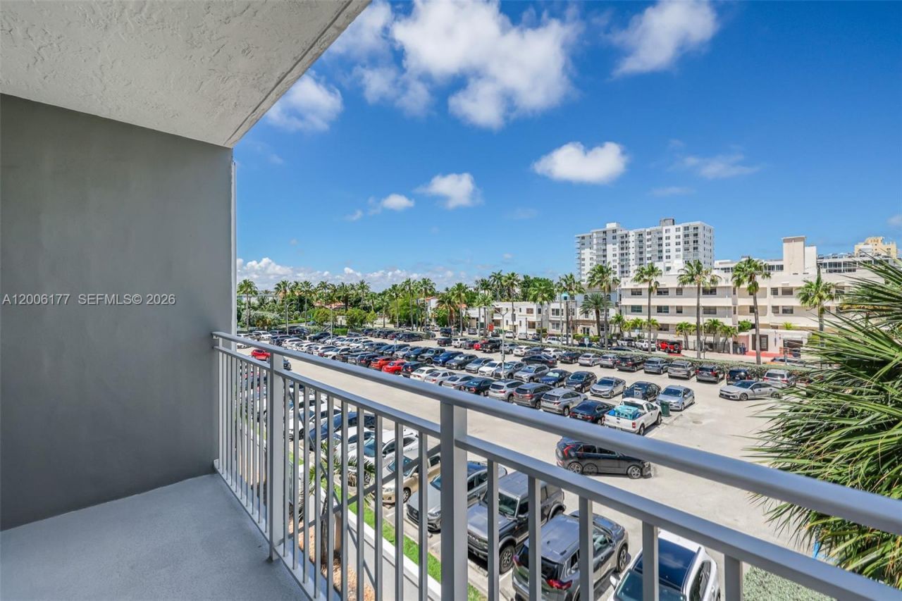 2642 Collins Ave, Unit 306, Miami Beach, FL 33140 Photo