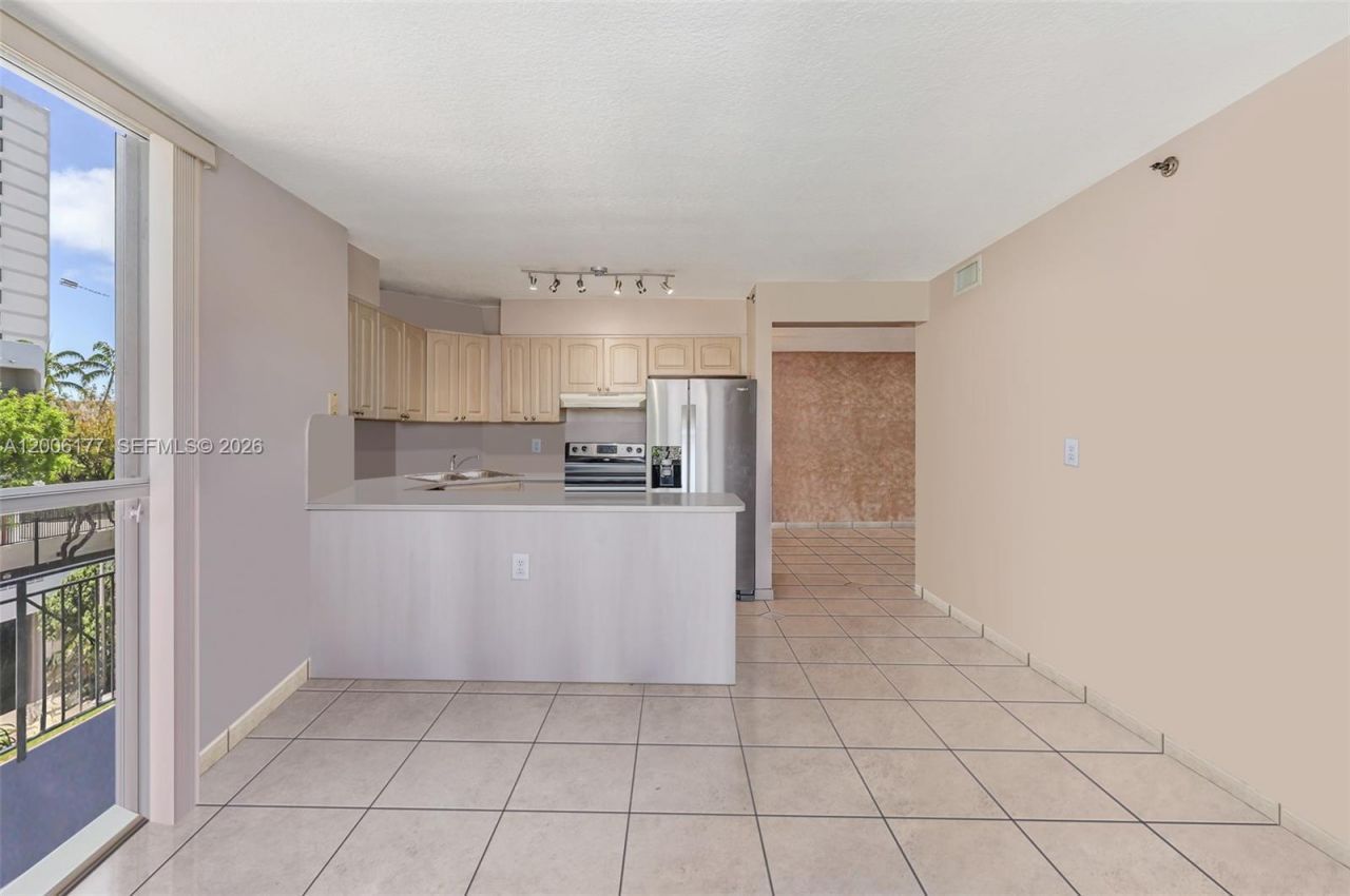 2642 Collins Ave, Unit 306, Miami Beach, FL 33140 Photo