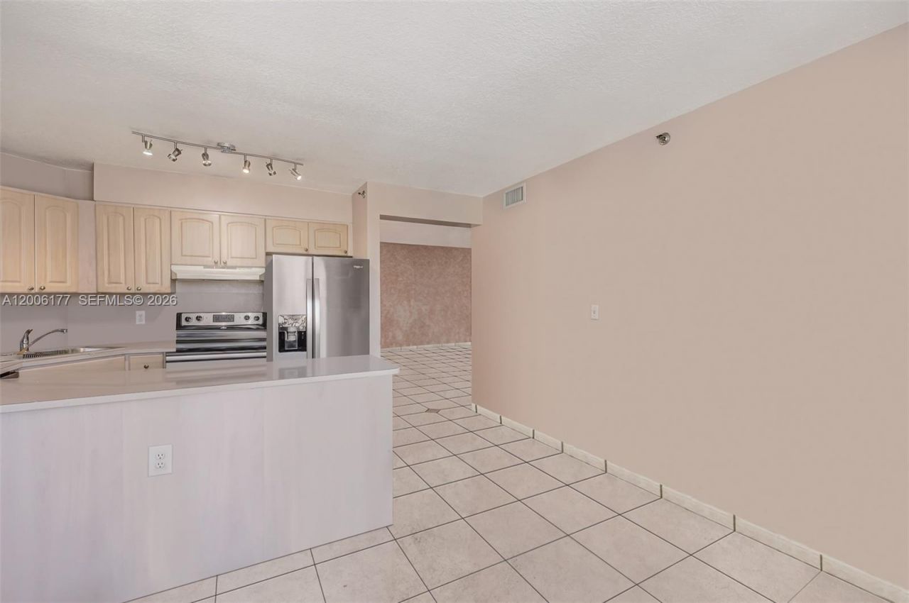 2642 Collins Ave, Unit 306, Miami Beach, FL 33140 Photo
