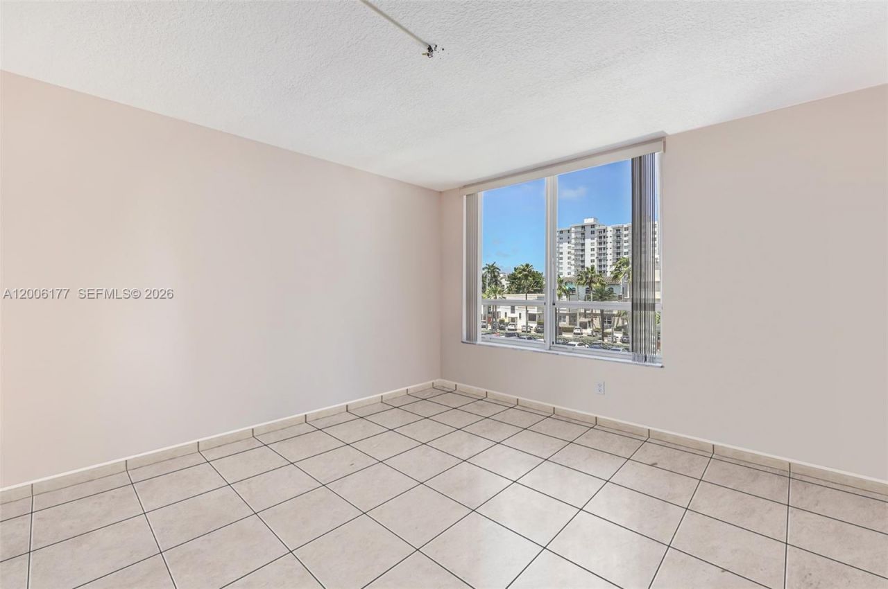 2642 Collins Ave, Unit 306, Miami Beach, FL 33140 Photo