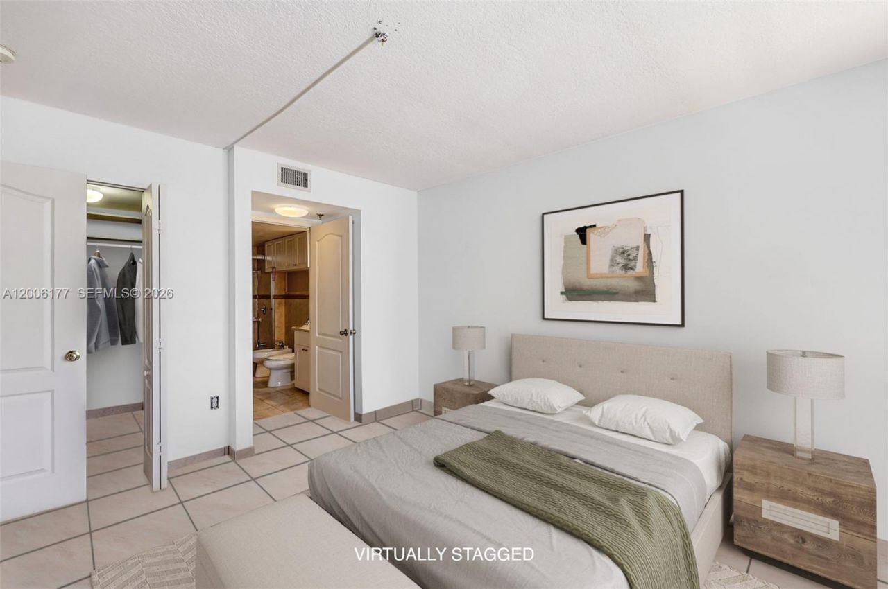 2642 Collins Ave, Unit 306, Miami Beach, FL 33140 Photo