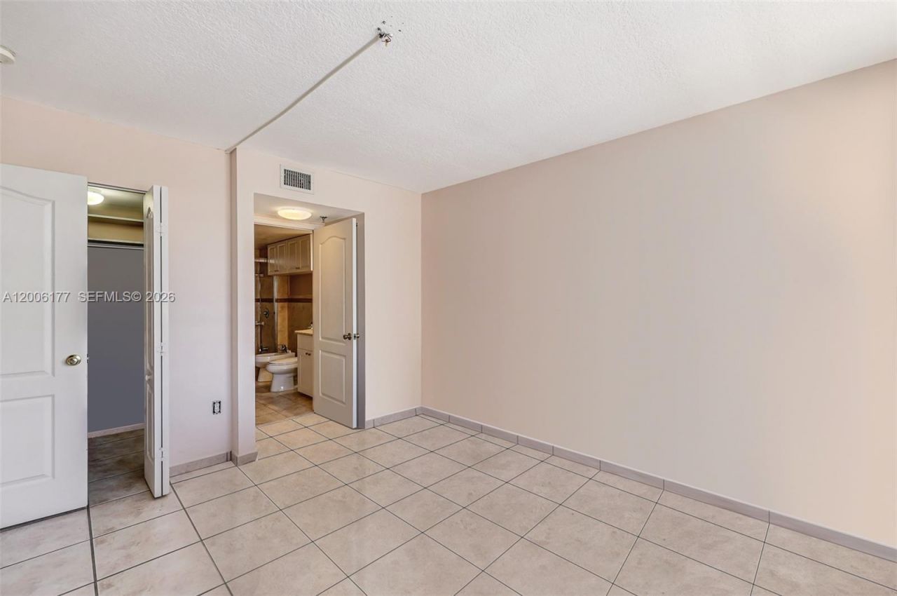 2642 Collins Ave, Unit 306, Miami Beach, FL 33140 Photo