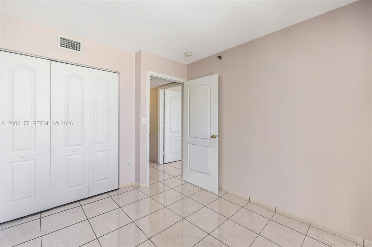 2642 Collins Ave, Unit 306, Miami Beach, FL 33140 Photo