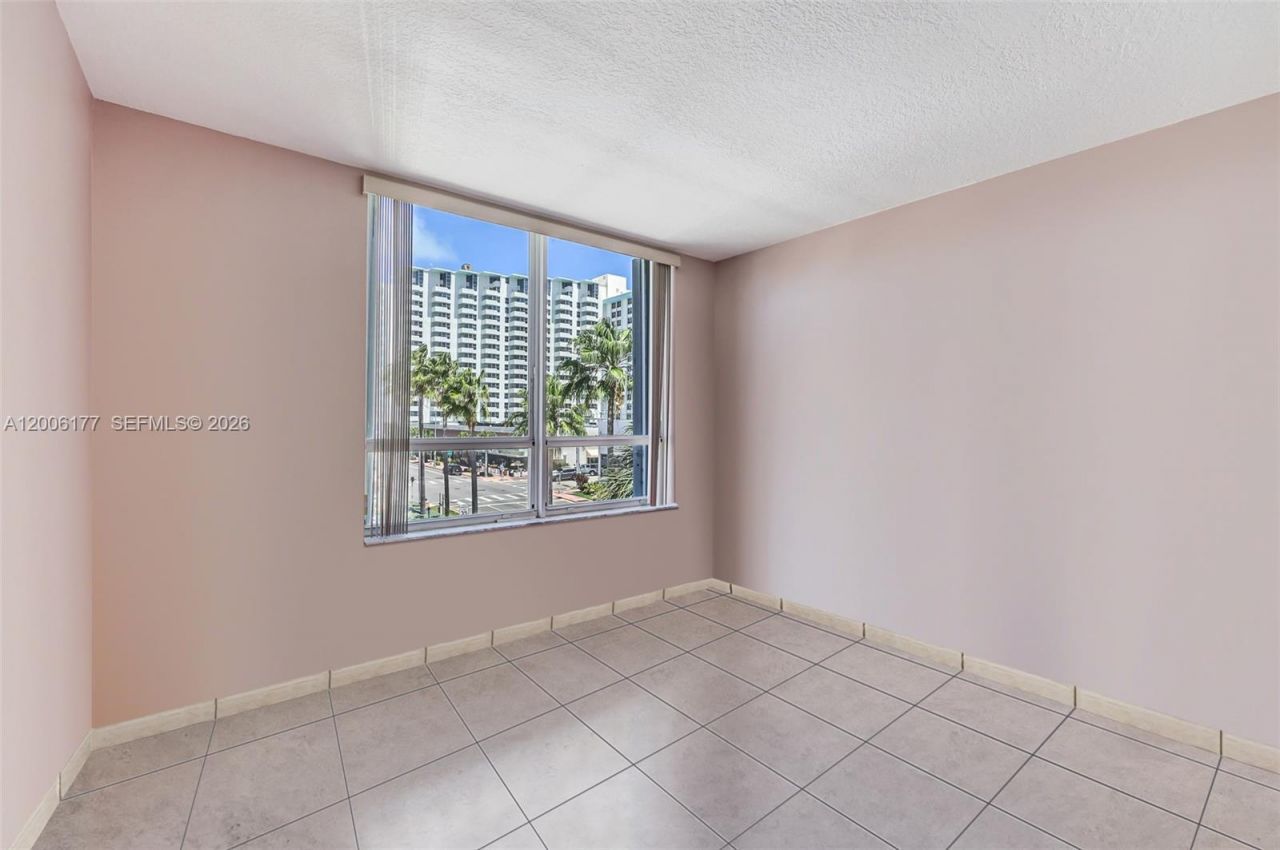 2642 Collins Ave, Unit 306, Miami Beach, FL 33140 Photo