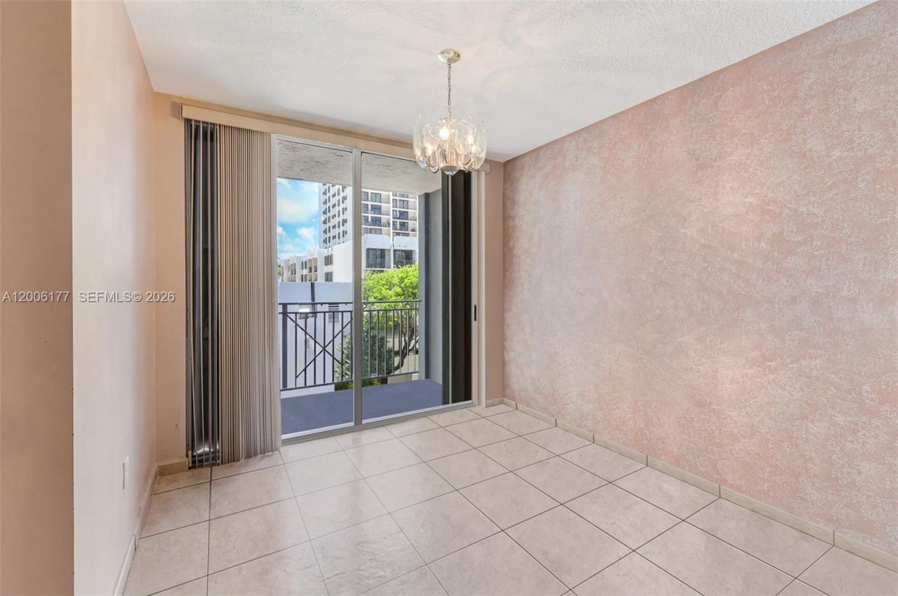 2642 Collins Ave, Unit 306, Miami Beach, FL 33140 Photo