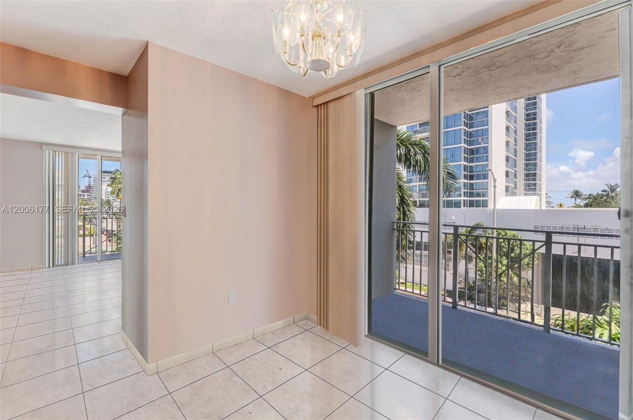 2642 Collins Ave, Unit 306, Miami Beach, FL 33140 Photo