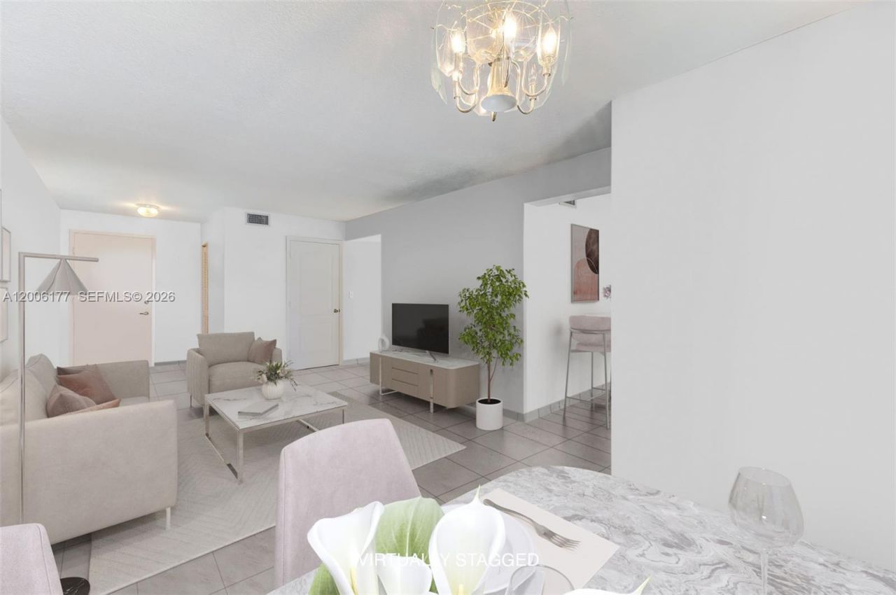 2642 Collins Ave, Unit 306, Miami Beach, FL 33140 Photo