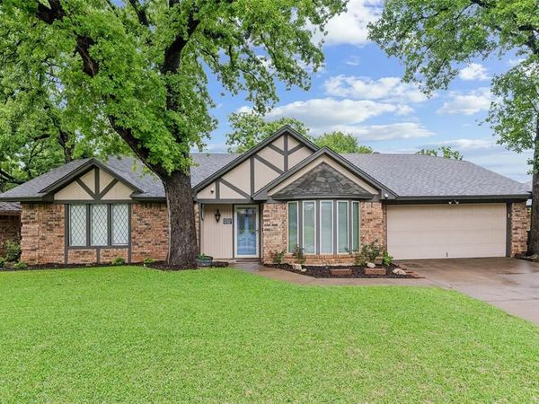 5707 Trail Crest Drive , Arlington, TX 76017