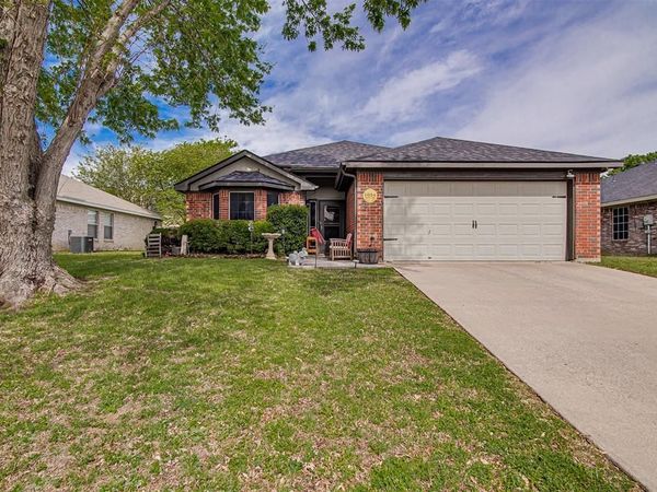 1054 Vaden Avenue, Burleson, TX 76028