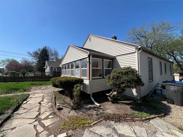 2506 E 40th Court , Des Moines, IA 50317