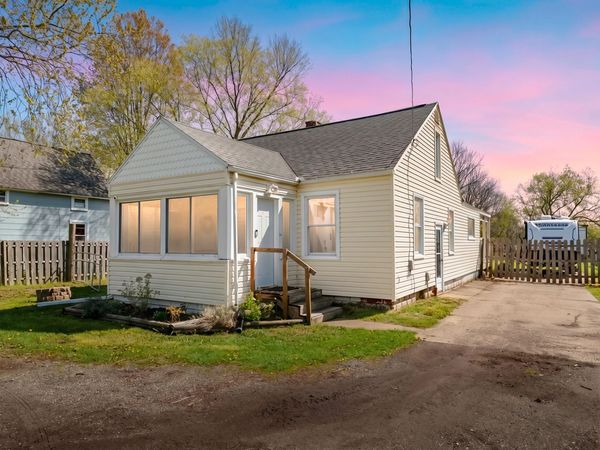 8492 Douglas Avenue, Kalamazoo, MI 49009