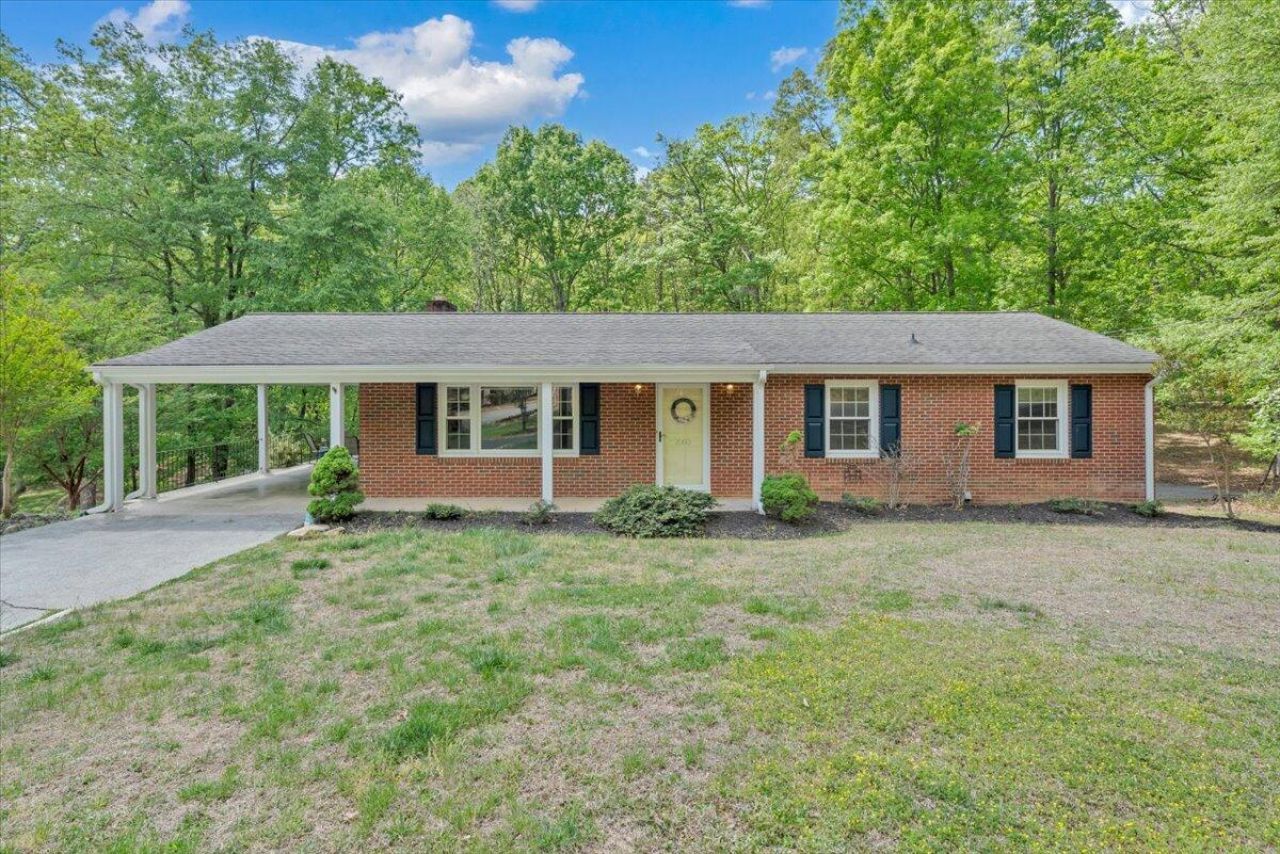 2060 Denise Cir, Roanoke, VA 24012 Main Photo