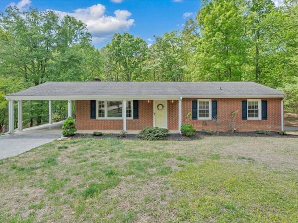 2060 Denise CIR, Roanoke, VA 24012