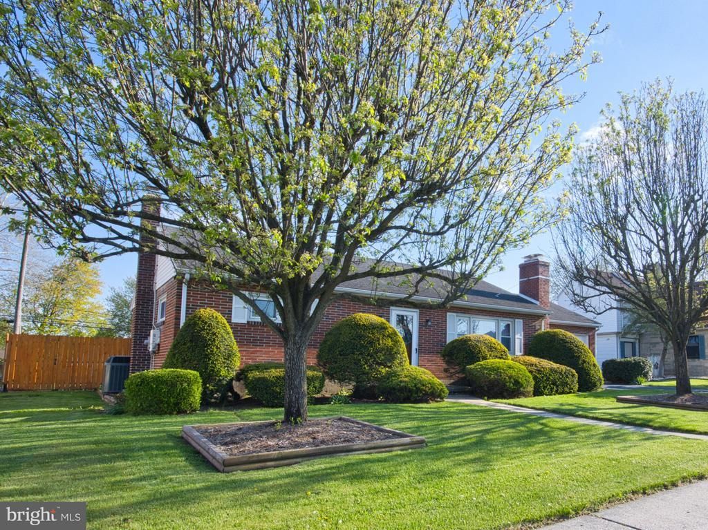 220 W PENN AVENUE, CLEONA, PA 17042