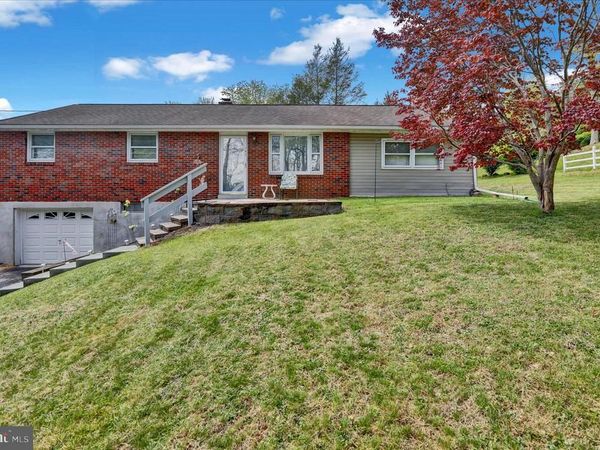 124 HILL AVENUE, MOHNTON, PA 19540
