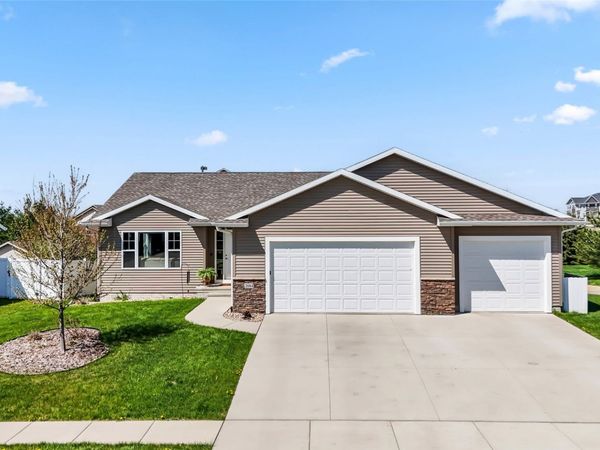 2084 Crestwood Lane, Marion, IA 52302
