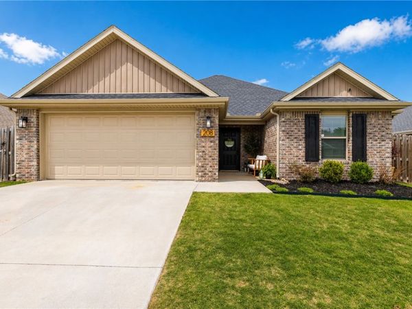 208 S Nightfall Avenue , Farmington, AR 72730