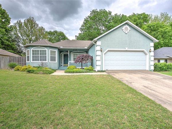 1738 N Hunters Ridge , Fayetteville, AR 72701