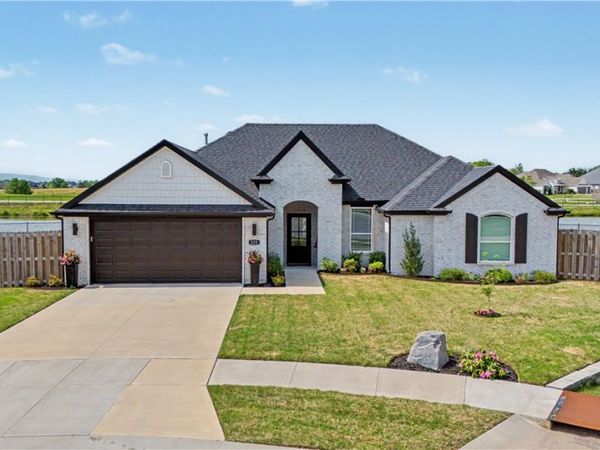 323 Divine Court , Farmington, AR 72730