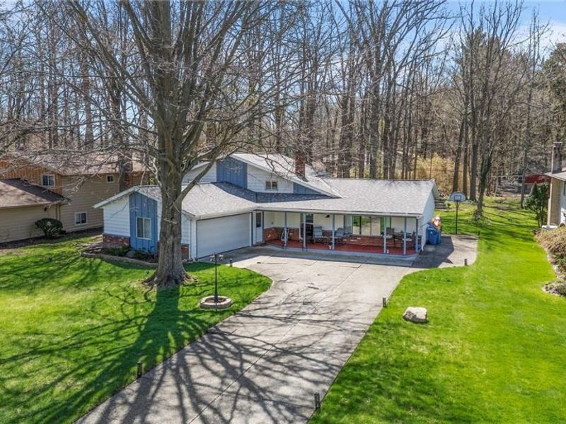 27491 Linwood Circle , North Olmsted, OH 44070 Photo 2