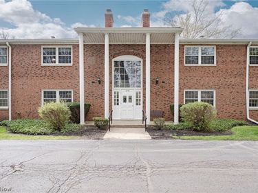 2720 Pease Drive, Unit 219N, Rocky River, OH 44116