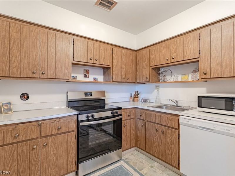 2720 Pease Drive , Unit 219N, Rocky River, OH 44116 Photo 8