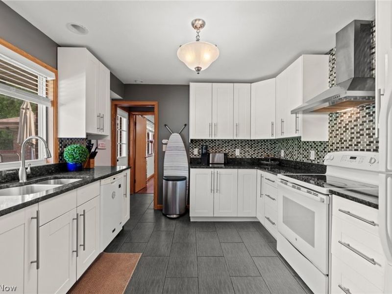 327 S Miller Road , Akron, OH 44333 Photo 26