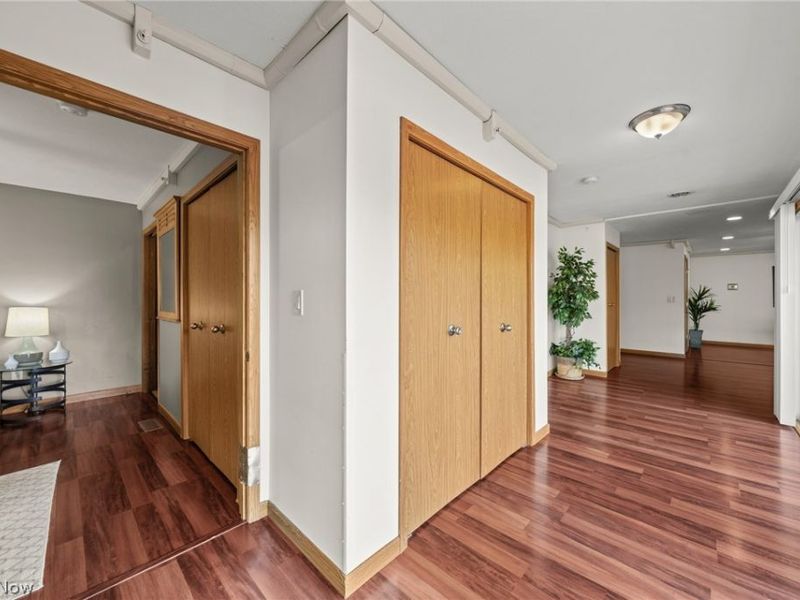 327 S Miller Road , Akron, OH 44333 Photo 38