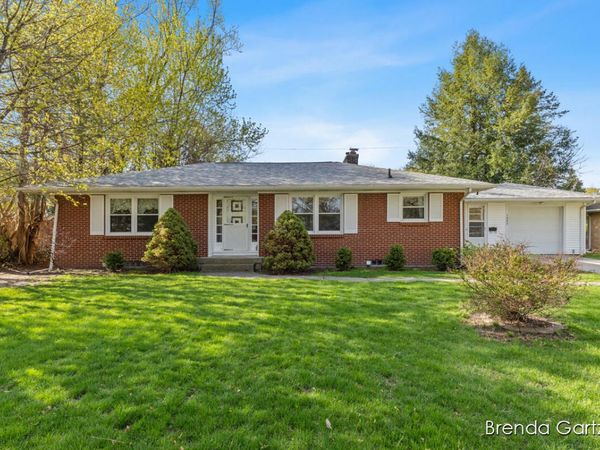 1880 Lynne Lane NW, Grand Rapids, MI 49504