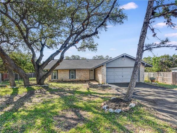 5205 Thunderbird ST , Lago Vista, TX 78645