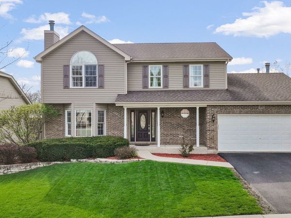 892 Somerset Drive , Carol Stream, IL 60188