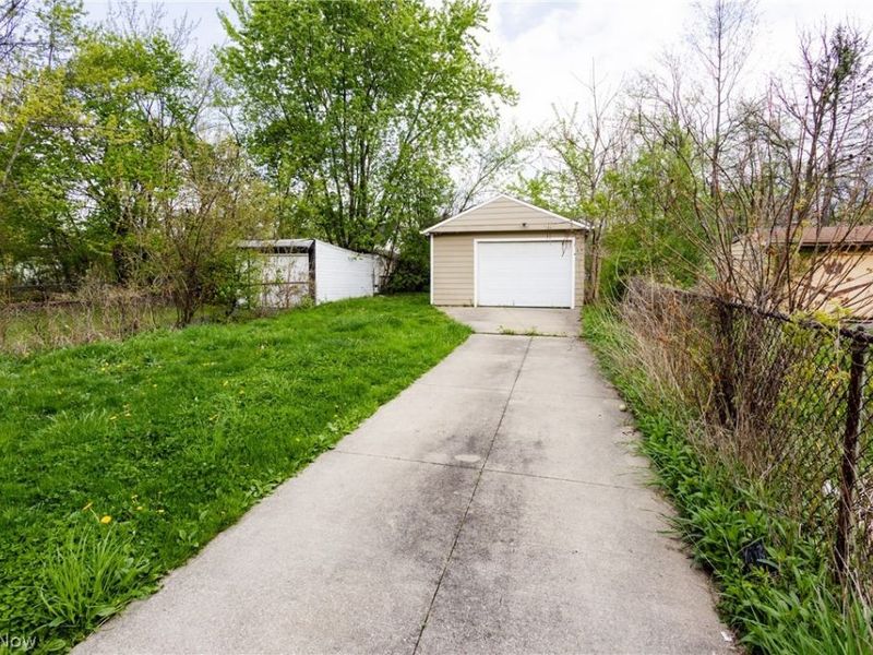 10413 Avon Avenue , Cleveland, OH 44105 Photo 3