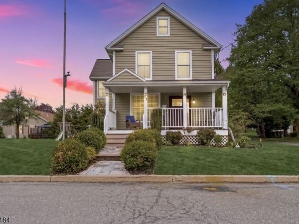 13 New St, Washington, NJ 07882