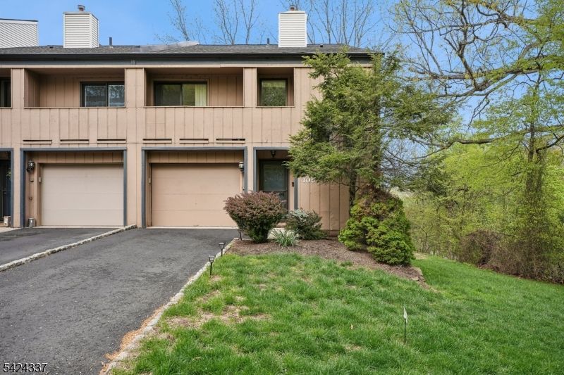 106 Stephanie Dr, North Caldwell, NJ 07006 Main Photo