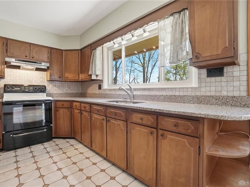 1047 Steven Circle Drive, Bethel Township, OH 45344 Photo 17