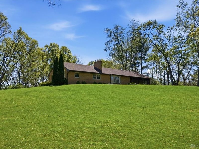 1047 Steven Circle Drive, Bethel Township, OH 45344 Photo 4