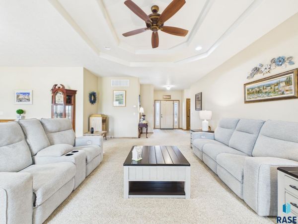 4213 S Orchid Ave, Sioux Falls, SD 57110