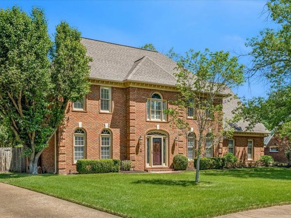 8710 SOMERSET LN, Germantown, TN 38138