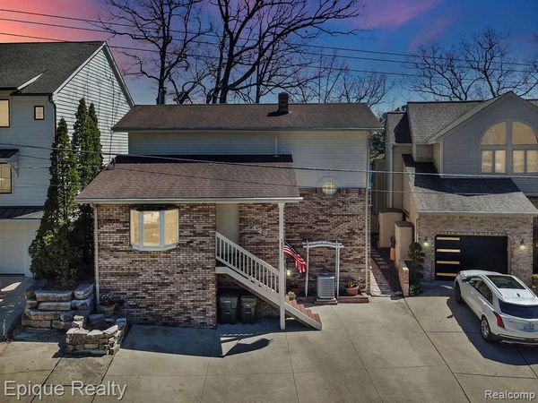 423 Shady Oaks Street, Orion Twp, MI 48362
