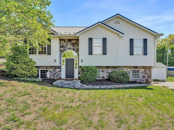 1392 Virginia Woods DR , Moneta, VA 24121