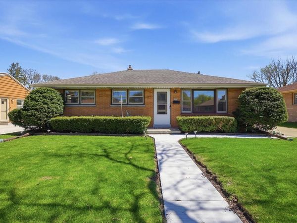 2514 S 89th STREET, West Allis, WI 53227