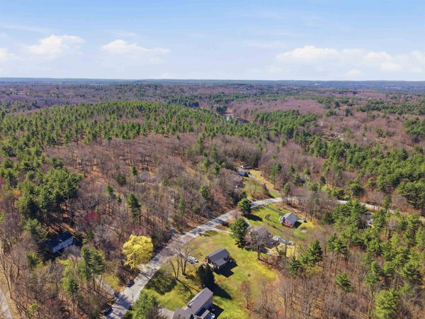 21 Brook Drive, Hudson, NH 03051