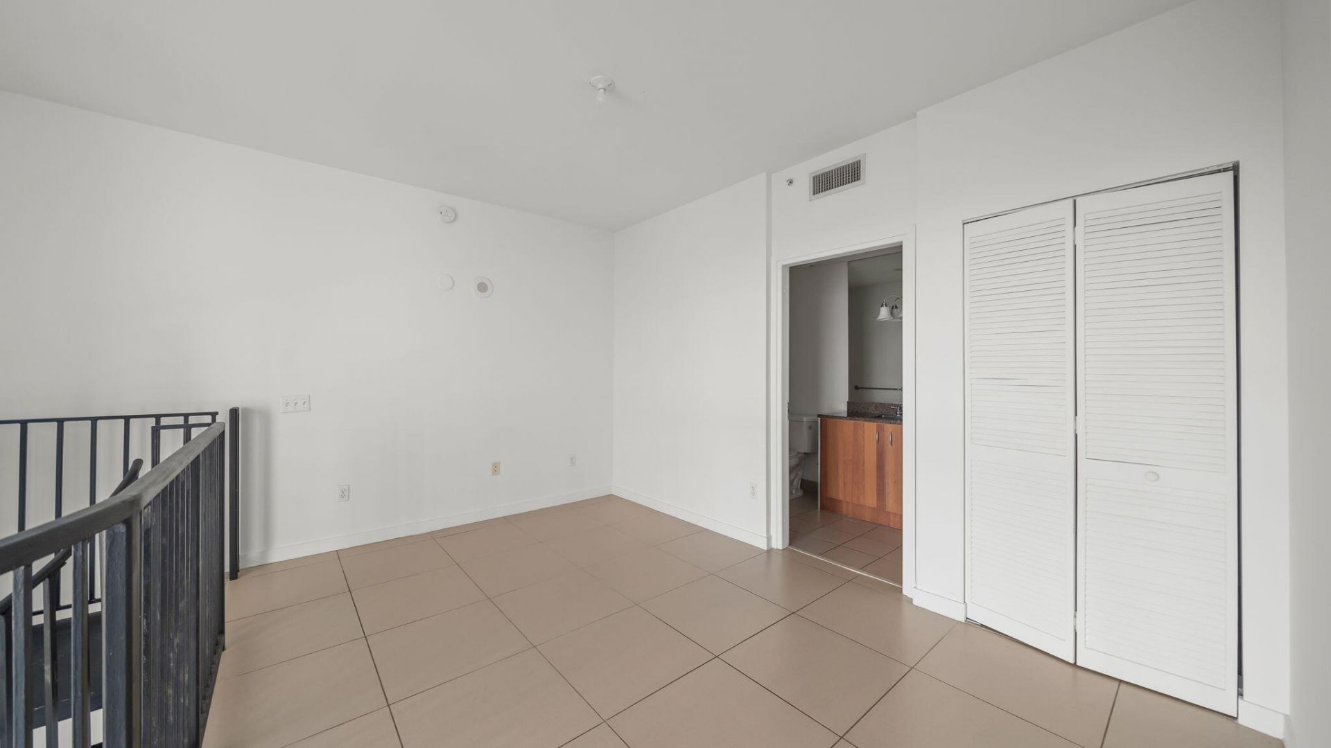 300 S Biscayne Boulevard, Unit L-832, Miami, FL 33131 Photo