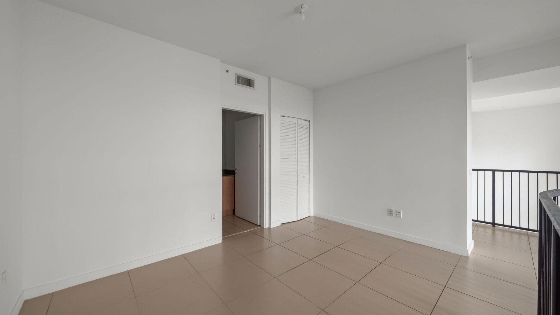 300 S Biscayne Boulevard, Unit L-832, Miami, FL 33131 Photo