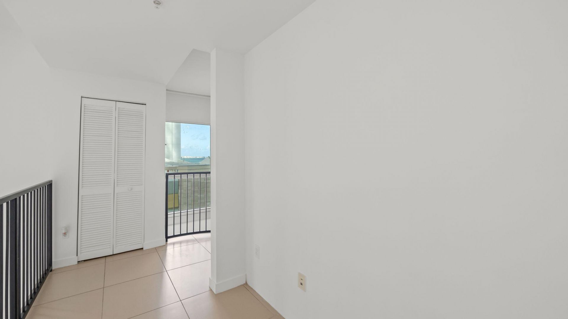 300 S Biscayne Boulevard, Unit L-832, Miami, FL 33131 Photo