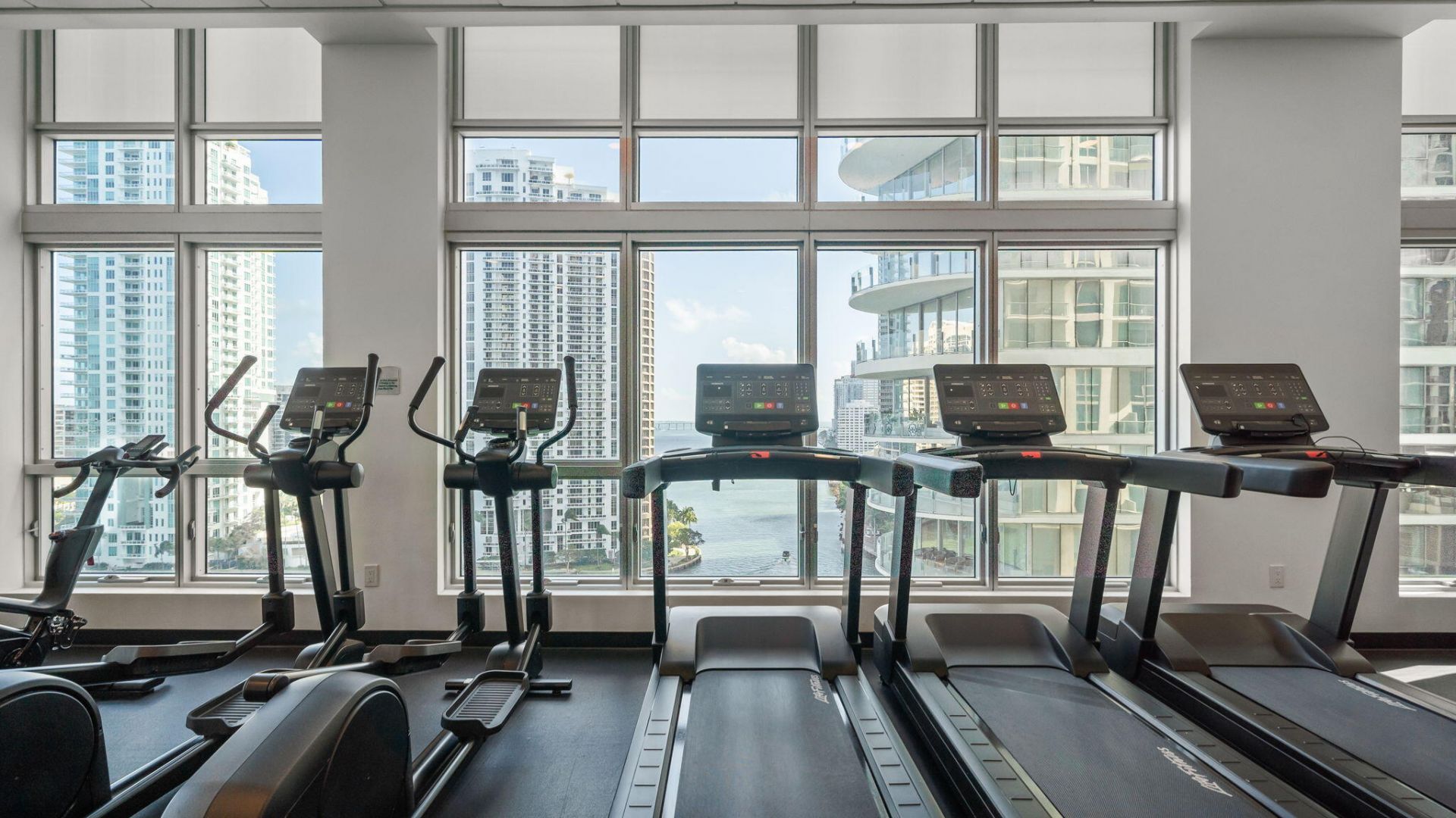 300 S Biscayne Boulevard, Unit L-832, Miami, FL 33131 Photo