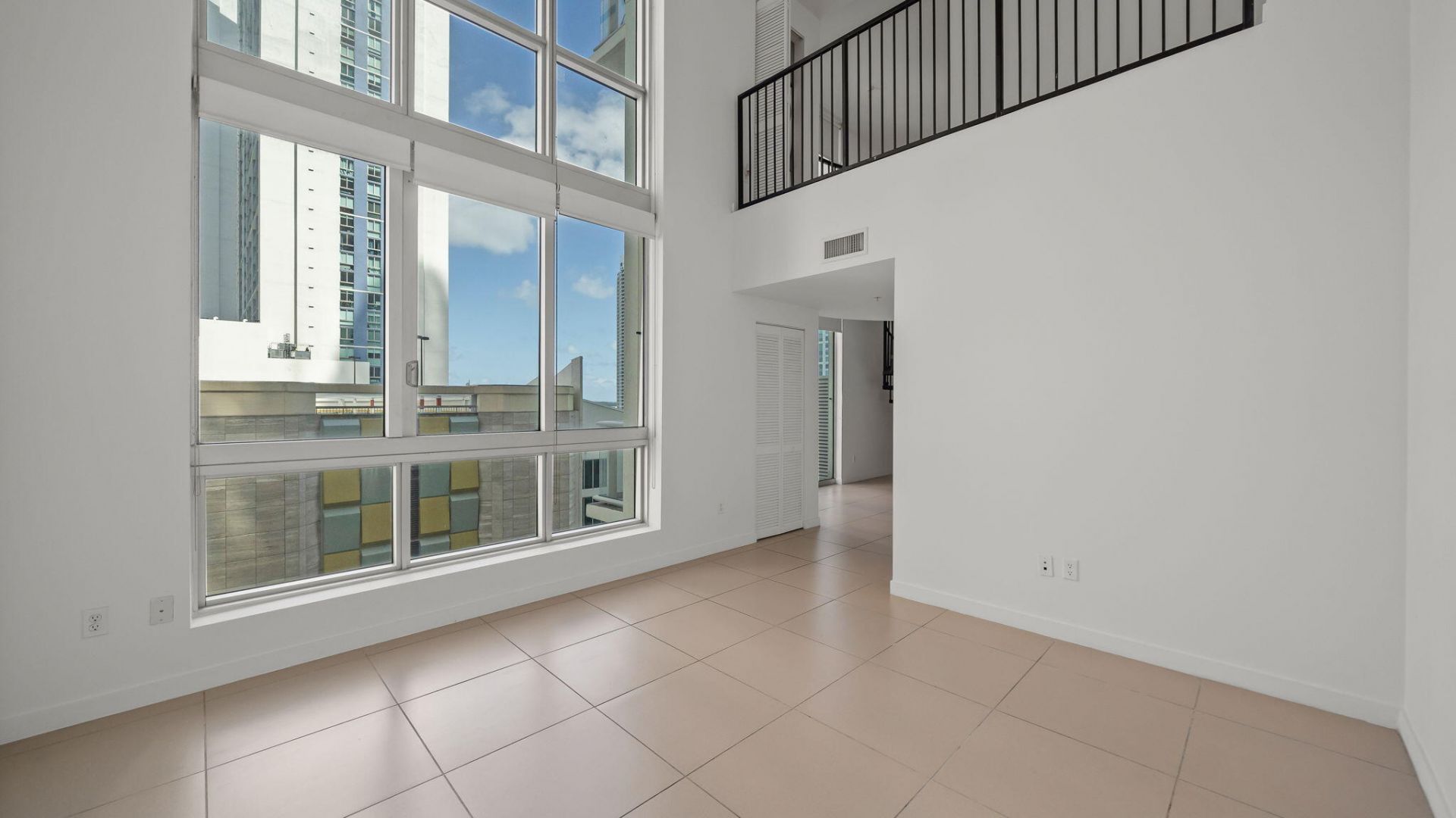300 S Biscayne Boulevard, Unit L-832, Miami, FL 33131 Photo