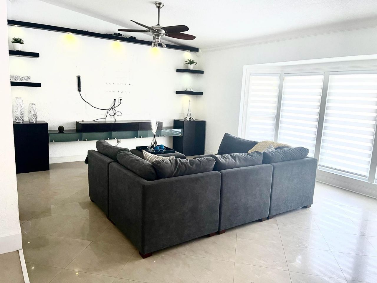 19960 Highland Lakes Boulevard, Miami, FL 33179 Photo